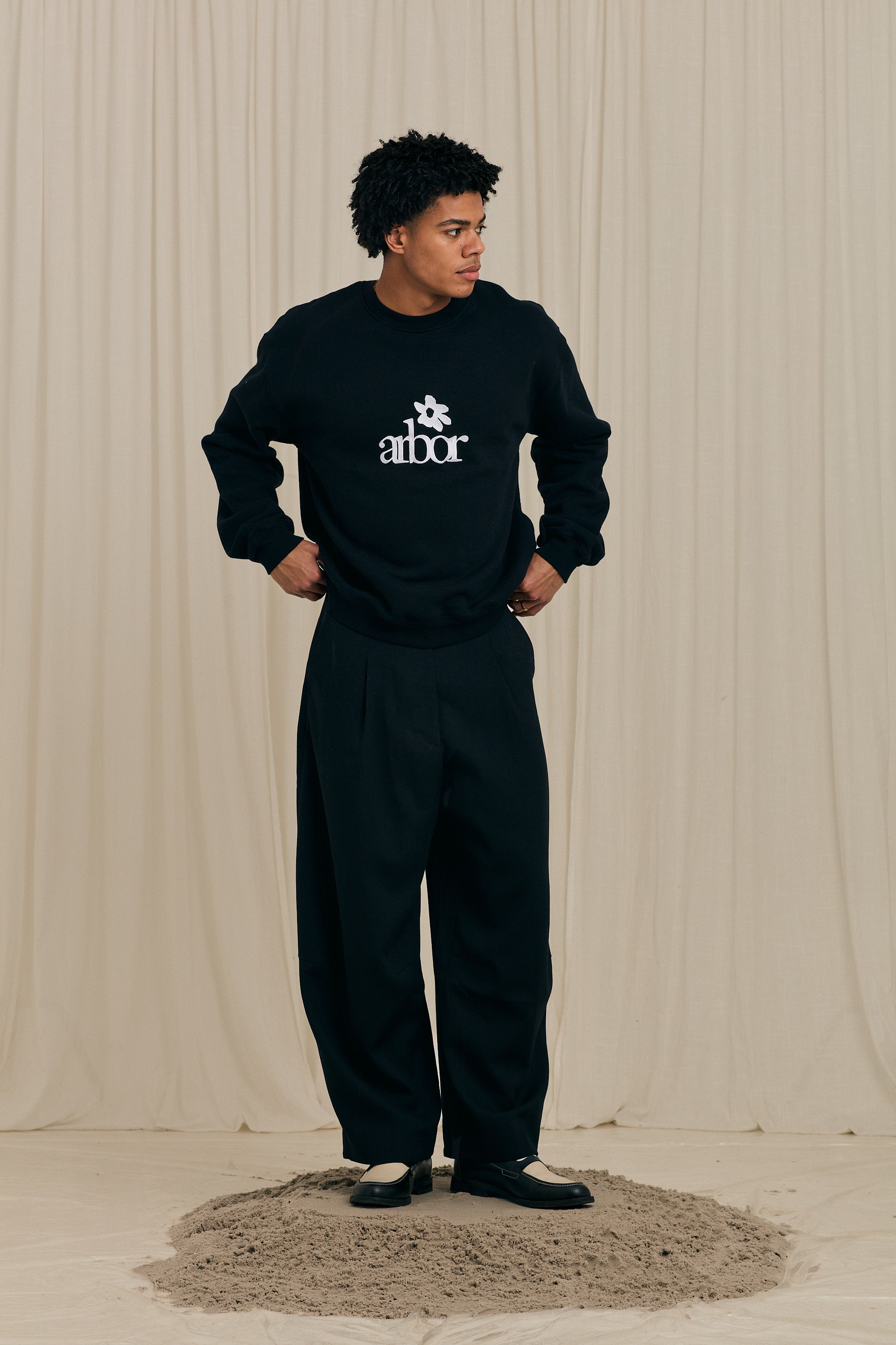 Arbor Flower Black Crewneck